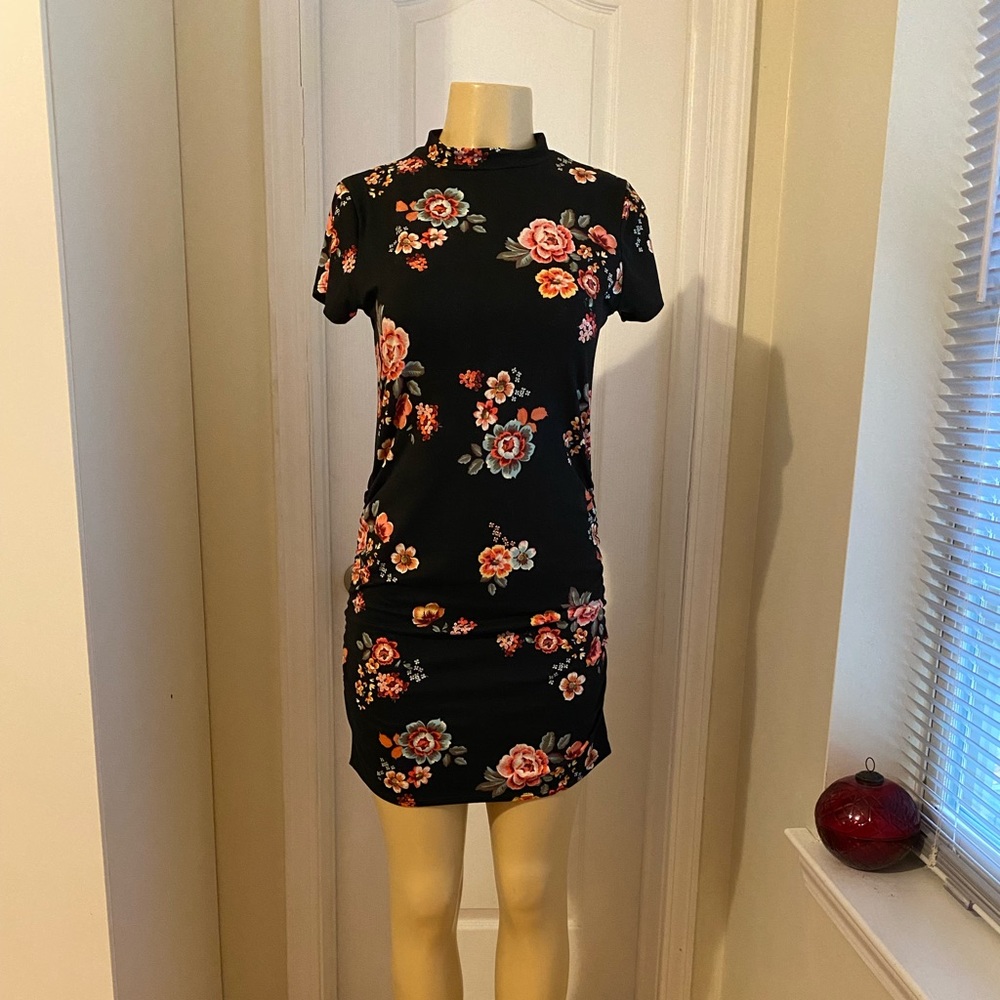 TMG dress size L, floral print